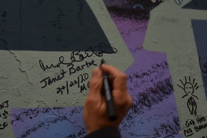 Falls road Murals Walking Tour with former prisoners - Who Should Consider This Tour