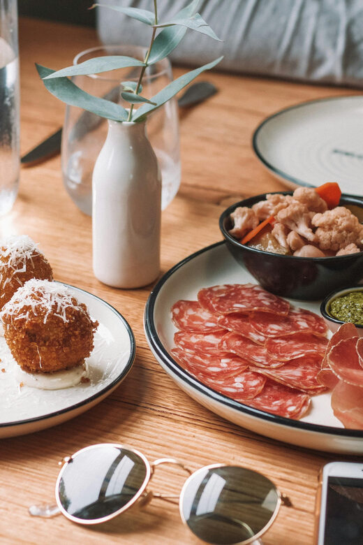 Familly friendly: tailored tapas, giants & Scavenger Hunts! - Visit a Traditional Food Market or Tapas Restaurants