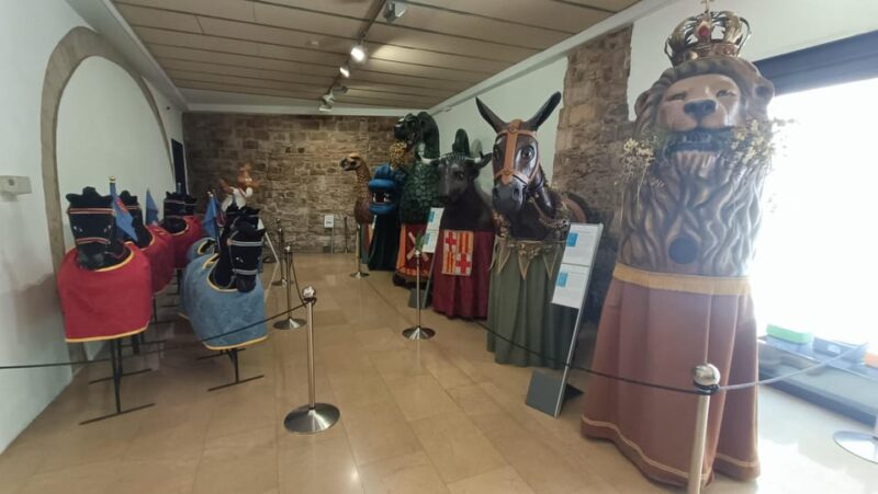 Familly friendly: tailored tapas, giants & Scavenger Hunts! - Experience a Treasure Hunt Designed for Children