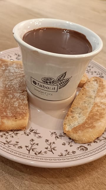 Familly friendly: tailored tapas, giants & Scavenger Hunts! - Unique Aspects that Set This Tour Apart