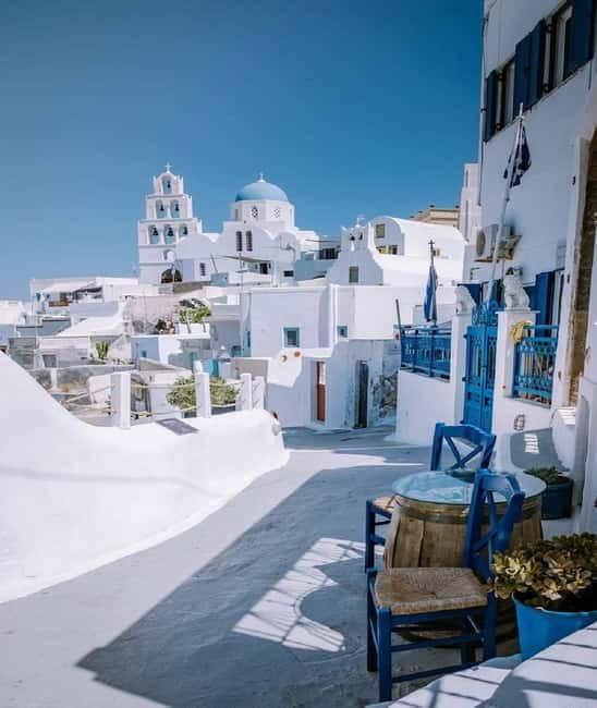 Family Adventure in Santorini & Lost Atlantis Experience - Exploring the Village of Oia and Its Artistic Charm
