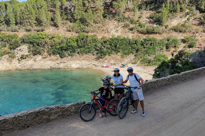 Family E-Bike Tour in the Costa dei Gabbiani Nature Reserve - Key Points