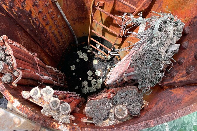 Family-friendly Pearl Harbor and Honolulu Downtown with private transportation - Visiting the Punchbowl Cemetery and Its Natural Setting