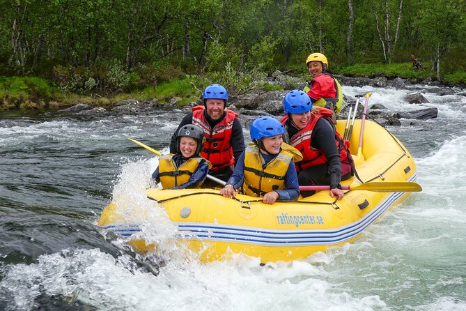 Family-Friendly Whitewater Rafting Experience - level 1 - The Role of the Guides and Their Expertise