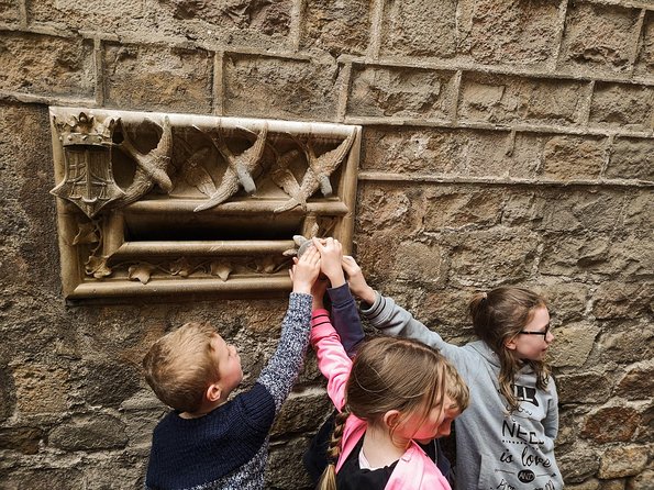 Family Private Tour: Churros, Hot Chocolate & Games in Barcelona - Relaxing Break at Jardins del Doctor Fleming