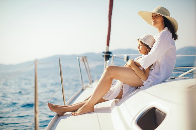 Family Sailing Tour in Barcelona - Key Points