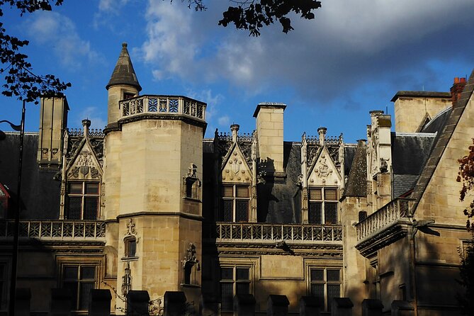 Family treasure hunt from the Panthéon to the Louvre - Visiting Notre-Dame de Paris: A Iconic Landmark