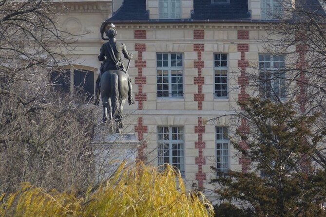 Family treasure hunt from the Panthéon to the Louvre - Accessibility and Practical Details