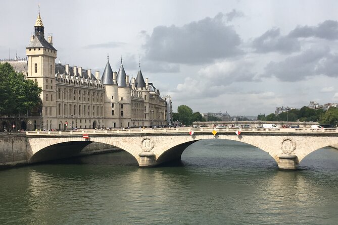 Family treasure hunt from the Panthéon to the Louvre - Who Will Enjoy This Treasure Hunt?