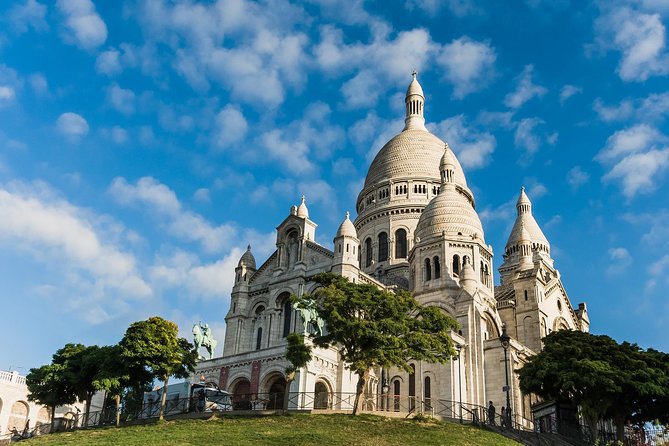 Family Treasure Hunt in Montmartre - Authentic Experience with Knowledgeable Guides