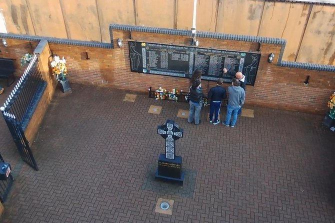 Famous 1.5 hour Belfast Murals Tour - The Guides and Their Personal Stories