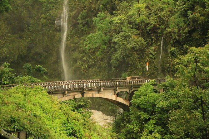 Famous Road to Hana Waterfalls, Black Sand Beach & Lunch - Exploring Twin Falls and Small Waterfalls Along the Route