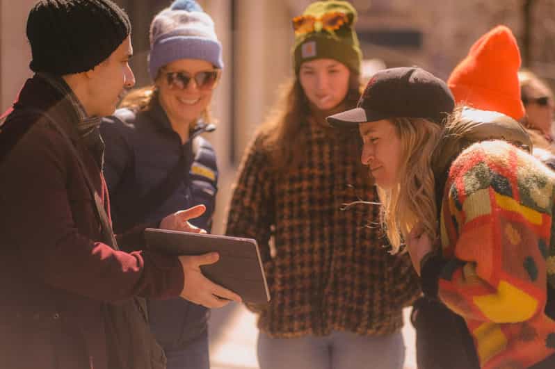 Fan Tribute: Taylor Swift in New York Walking Tour - Key Points