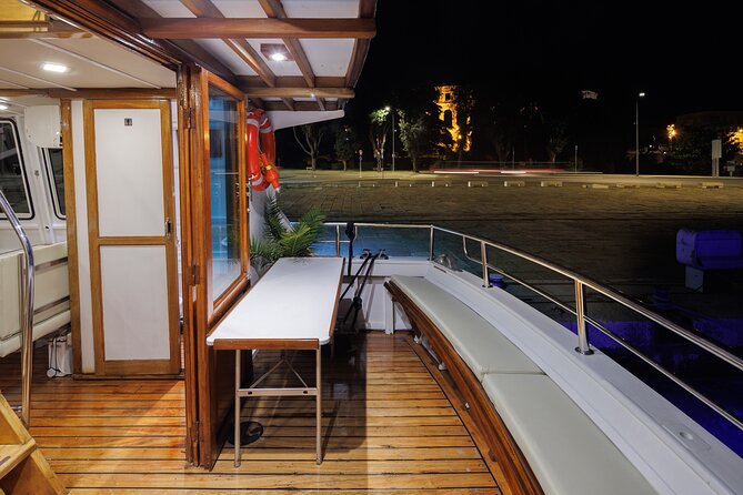 Fantastic DOLPHIN & SUNSET TOUR with dinner (Pula - NP BRIJUNI) - Crew and Service Quality on the Boat