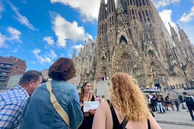 Fast Track: Sagrada Familia Guided Tour - Starting at the Iconic Basilica de la Sagrada Familia