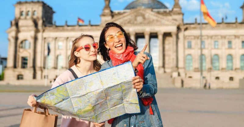 Fast Track Wawel Castle and Old Town Tour with Transfers - Walking the Royal Route and Visiting Main Market Square