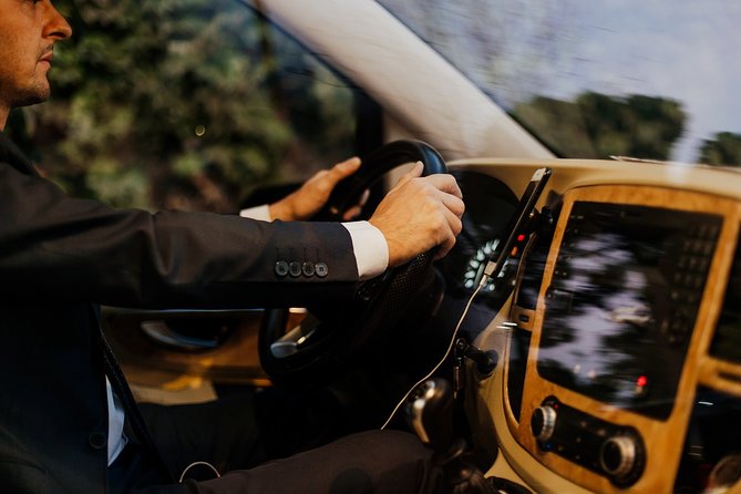 Fat Taxi - Private Istanbul Airport (IST) Transfer to Taksim - The Convenience of Arranging a Private Transfer at Istanbul Airport