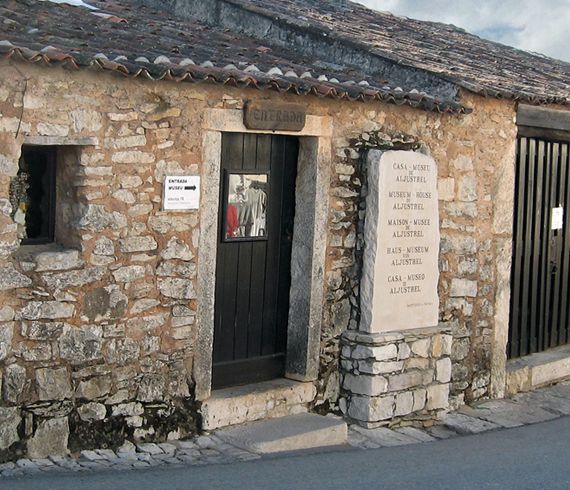 Fátima and Coimbra Full-Day Tour from Porto - The Experience of the Guides and Tour Flow