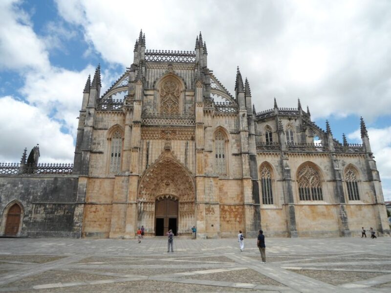 Fátima, Batalha, Alcobaça, Nazaré and Óbidos Private Tour - Discover Portugal’s Sacred and Historic Landmarks