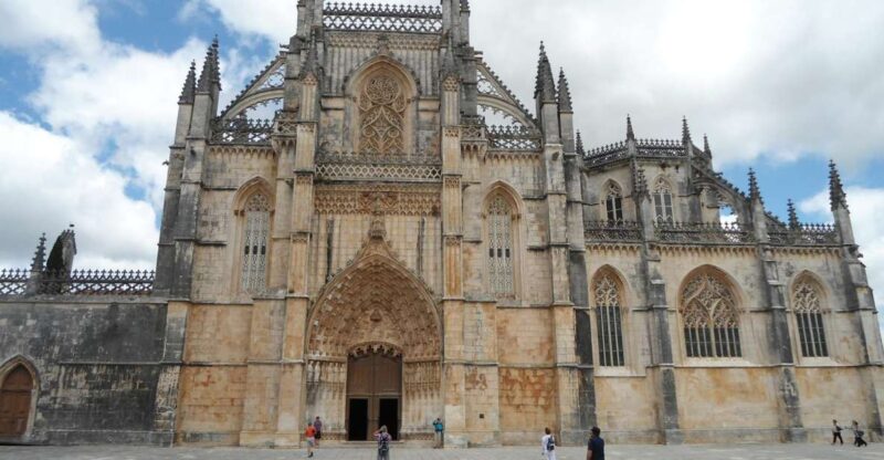 Fátima, Batalha, Alcobaça, Nazaré and Óbidos Private Tour - Key Stops: Fátima, Batalha, Alcobaça, Nazaré, and Óbidos