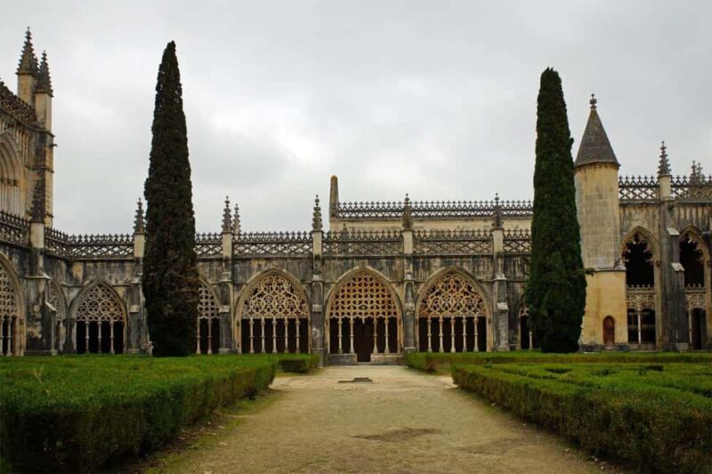 Fátima, Batalha & Alcobaça: The Complete Cultural Experience - Savor Local Flavors with a Food Tasting in Leiria District