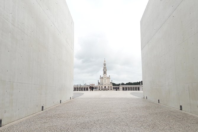 Fátima, Batalha, Nazaré and Óbidos day Tour - Key Points