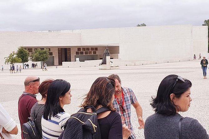 Fátima & Coimbra: Full Day Private Tour from Porto - Lunch at a Local Portuguese Restaurant