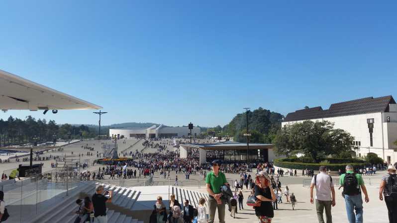 FATIMA: DELUXE FULLY PRIVATE FULL DAY TOUR BY CAR - Authentic Portuguese Lunch in a Local Restaurant