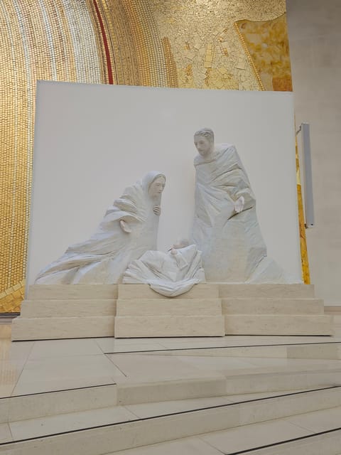 FATIMA: DELUXE FULLY PRIVATE FULL DAY TOUR BY CAR - The Significance of the Crown of Our Lady of Fátima