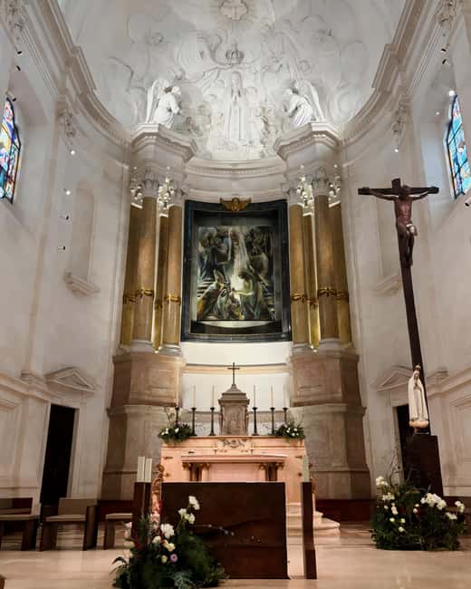 Fátima Express Sanctuary: The Spiritual Heart of Portugal in a few hours - Unique Souvenir Shopping at a Hidden Shop