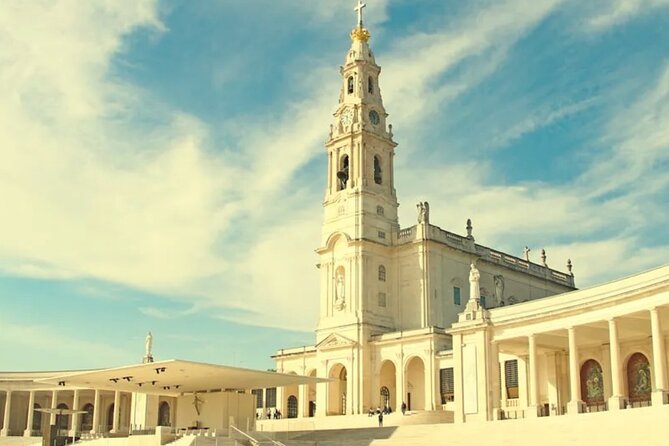 Fátima - Full Day Private Guided Tour from Lisbon by minivan - The Experience at the Church of Apparitions and Basilicas