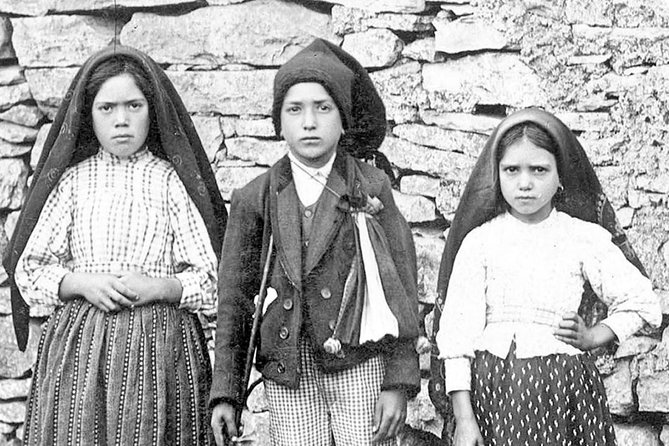 Fatima Private Personalized Half Day Experience from Lisbon - The Role of the Driver and Guide