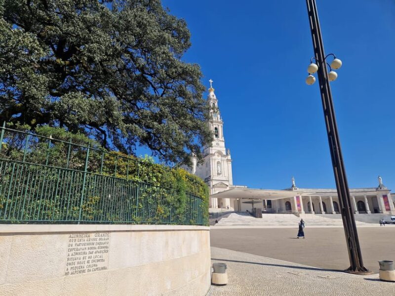 Fatima Sanctuary and Pastorinhos Village Day Trip from Porto - Visiting the Sanctuary of Our Lady of Fátima