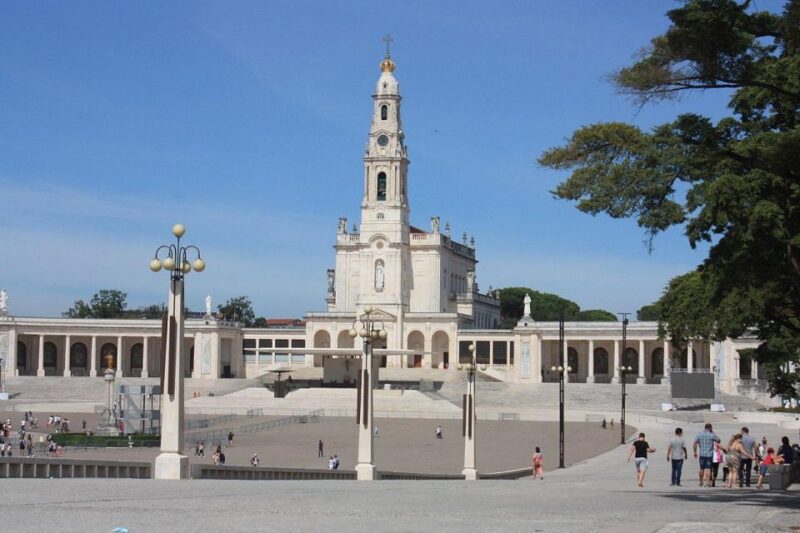 Fatima Sanctuary & Beyond: Full-Day Tour - Pickup and Transportation from Lisbon in Comfort