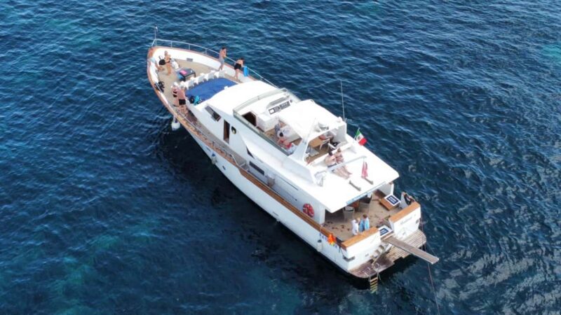 Favignana e Levanzo: tour condiviso Yacht Shalimar IV - Favignana e Levanzo: tour condiviso Yacht Shalimar IV – An 8-Hour Marine Adventure