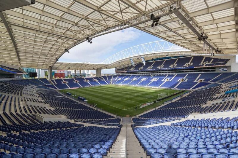 FC Porto Stadium, Lunch, Wine Cellar Tour and Fado Show - Starting the Day at Estádio do Dragão in Porto