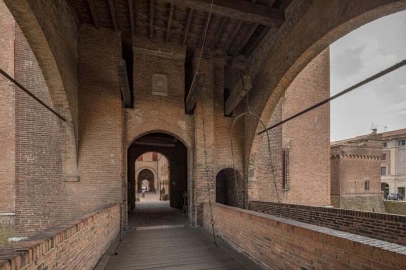 Ferrara: Estense Castle Guided Tour - Discover the Majestic Estense Castle in Ferrara