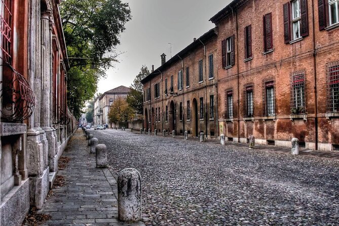 Ferrara Walking Tour with Audio and Written Guide - Who Should Consider This Tour?