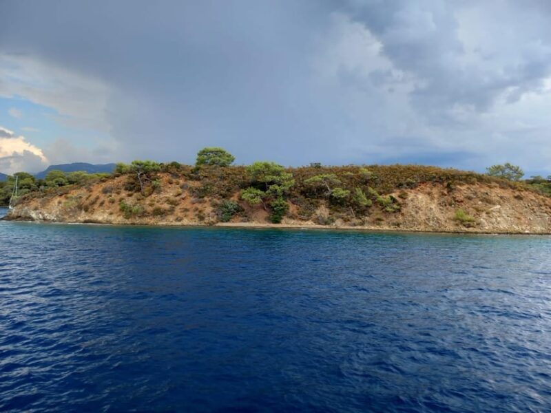 Fethiye: Islands Boat Trip with Lunch and Hotel Transfer - Dockyard Island and Its Historic Vibe