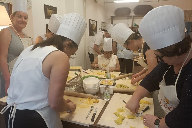 Fettuccine & Ravioli Class in Assisis Home-Style Cooking School - Starting the Class at Via Borgo Aretino in Assisi
