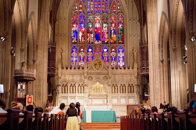 Financial Crisis Tour with a Finance Professional - The Expertise and Style of the Guides