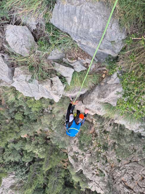 Finestrat (Alicante): Long route climbing in Puig Campana - What Participants Need to Bring