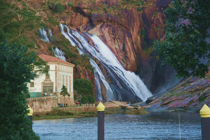 Finisterre & Costa da Morte "Private" day tour from Santiago de Compostela - Pay Respect at the English Cemetery and Explore Cabo Vilan Lighthouse