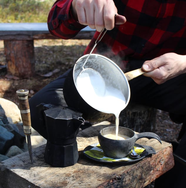Finland Levi: Arctic Cocooning Experience in HaliPuu Forest - Tasting Traditional Black Currant Juice and Savory Snacks