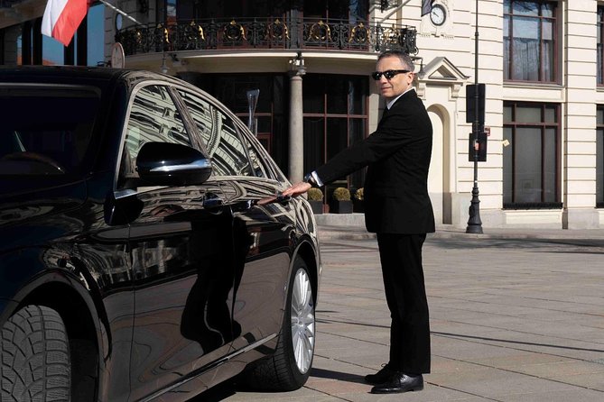 First class Warsaw Airport Transfer (WAW) - Comfortable and Convenient Warsaw Airport Transfer for Up to Three People