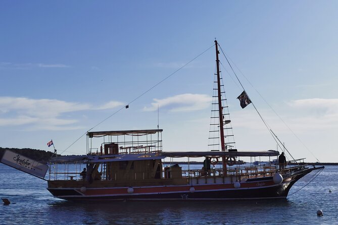 Fish Picnic excursion on Kristofor boat - Onboard Lunch: Fresh Fish and Istrian Cuisine