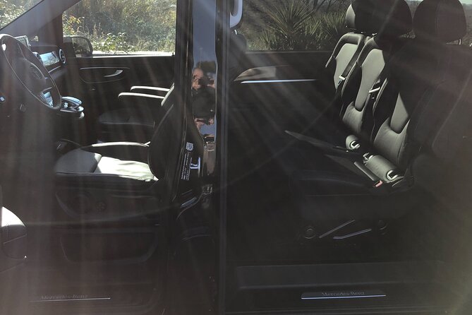 Fiumicino Airport private transfers with luxury Mercedes van - Booking and Cancellation Policies