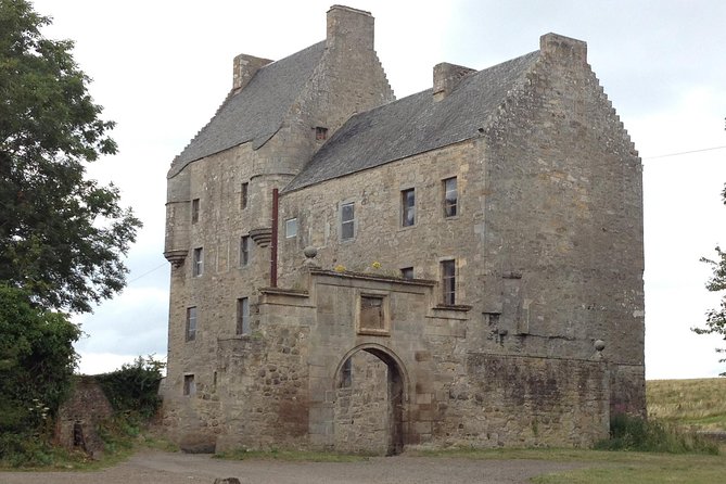 Five Outlander locations , Outlander film locations tour - A Step into 1400s Scotland at Linlithgow Palace