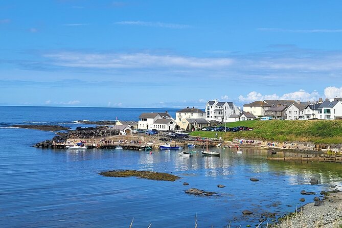 Five Star Giant's Causeway Luxury Private Tour from Belfast - Visiting Dunluce Castle’s Dramatic Cliffs and Haunted Reputation
