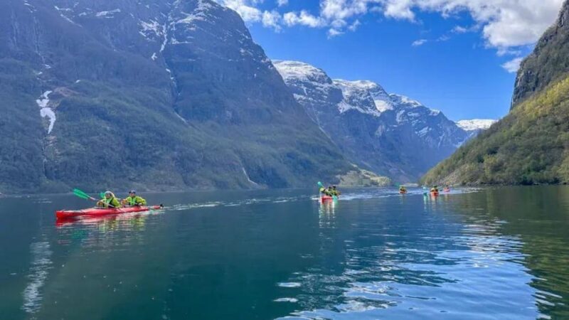 Fjord kayak - Hardangerfjord, Granvin - The Guides and Their Role in the Experience